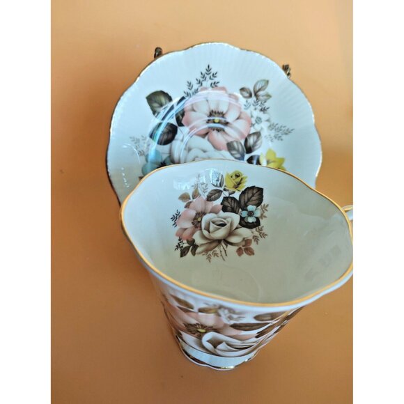 Royal Albert Footed Teacup And Saucer Set Pastel Roses And Nasturtiums - England - Picture 6 of 13